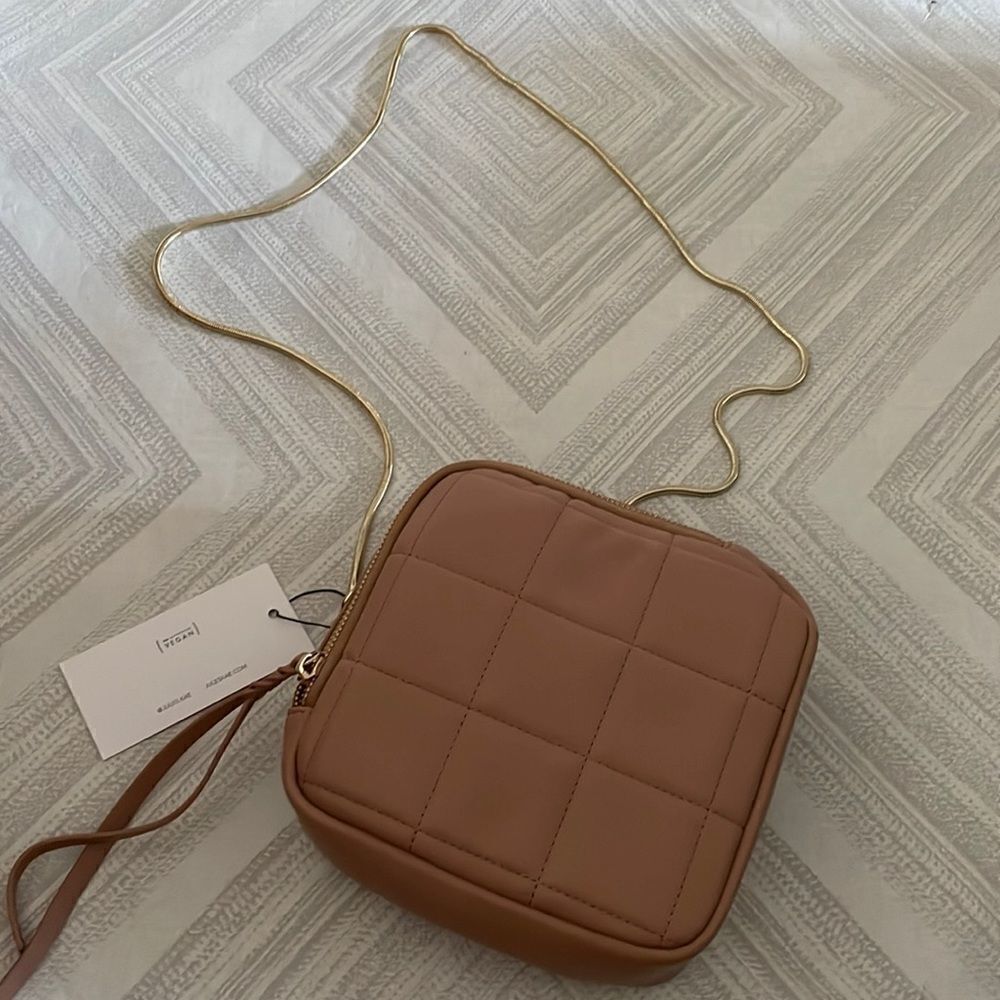 JULES KAE Women’s Tan Quilted Square Skyla Crossbody Bag